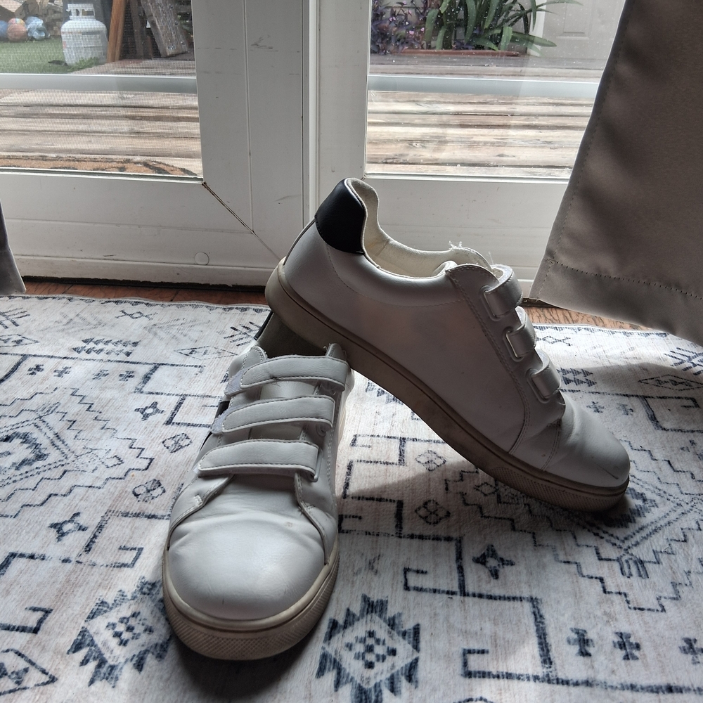 Men's White and Black Sneakers